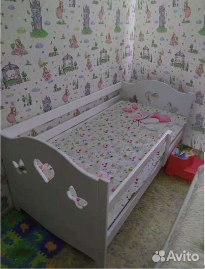 Кроватка с бортиком из натурального дерева сингл о