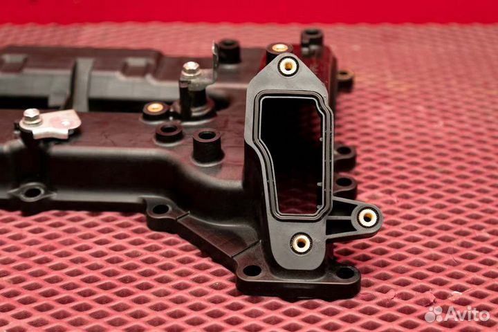 Клапанная крышка левая Toyota Land Cruiser 200 1VD