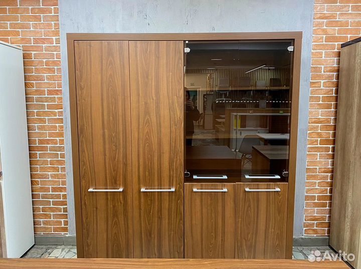 Стол руководителя орех. В наличии