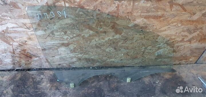 Стекло двери передней правой Hyundai i20 2008-2014