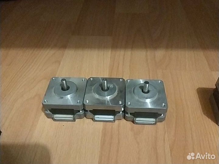 Шаговые двигатели