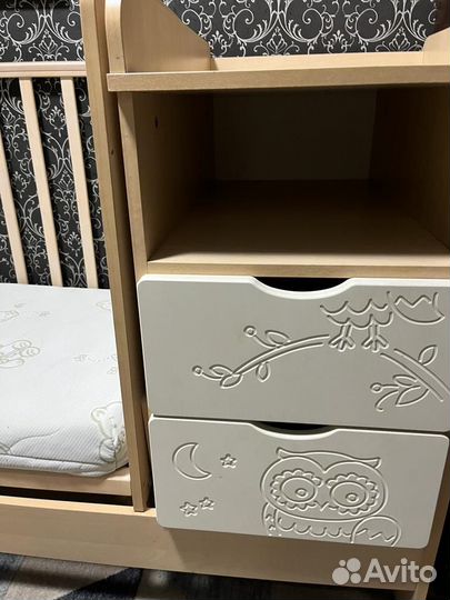 Кровать детская с маятником