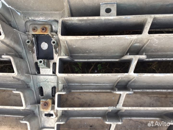 Решетка радиатора не целая Hyundai Equus 2015