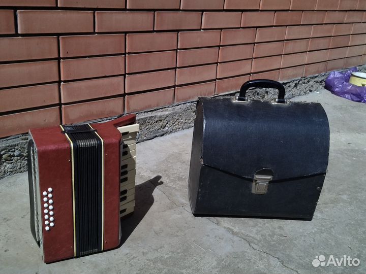 Баян аккордеон СССР отдам в хорошие руки