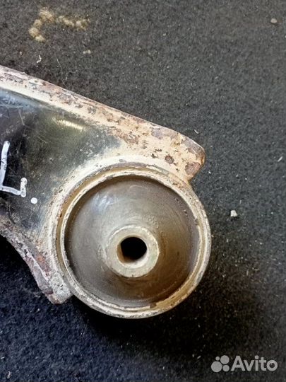 Рычаг подвески передний левый Opel Corsa D 2008