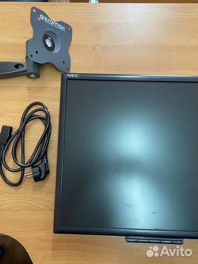 Монитор NEC MultiSync LCD195vxm+ +кронштейн