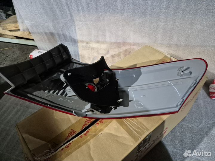 Фонарь задний левый тойота камри 40 оригинал