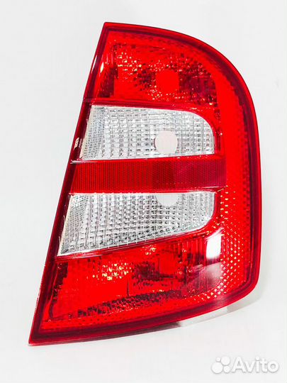 Фонарь правый задний в крыло Skoda Fabia 1