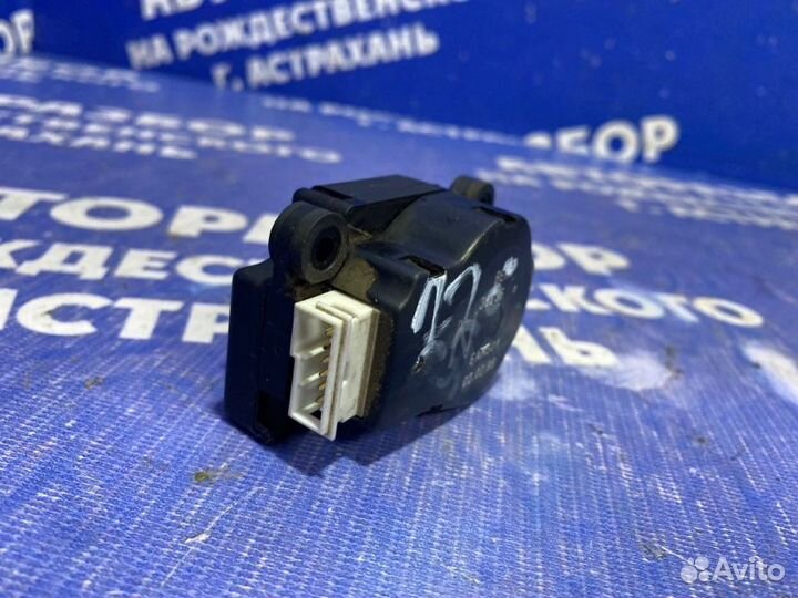 Моторчик заслонок отопителя Mercedes-Benz W220