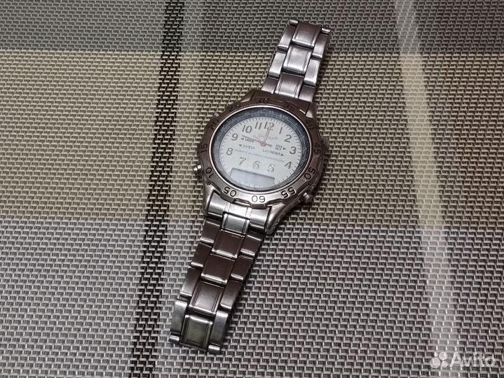 Часы sharp из 00-х