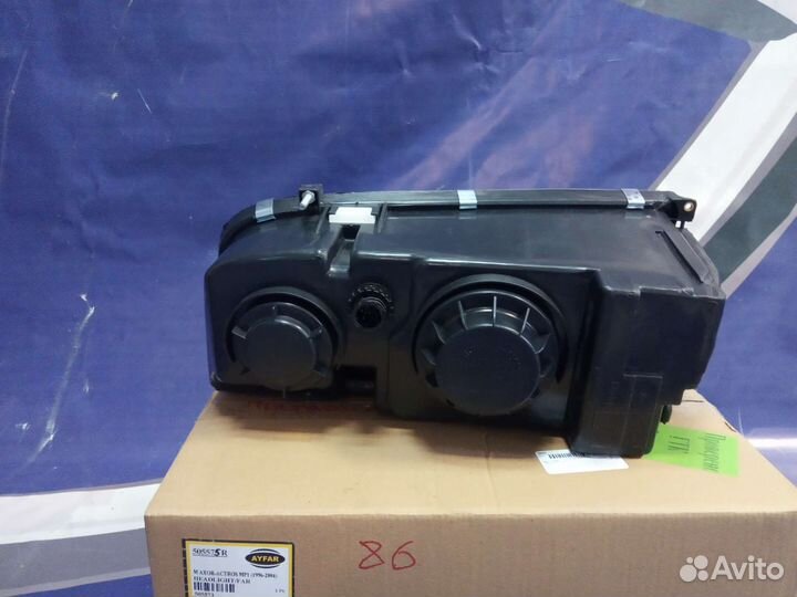 Фара правая Мерседес Actros Axor до 2004