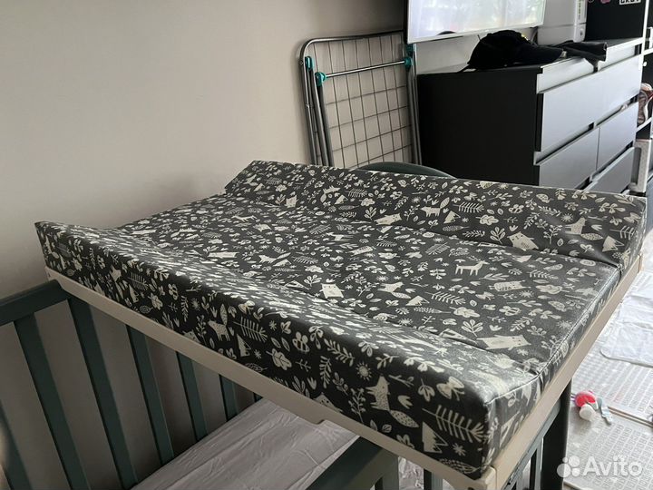 Пеленальная доска на кроватку