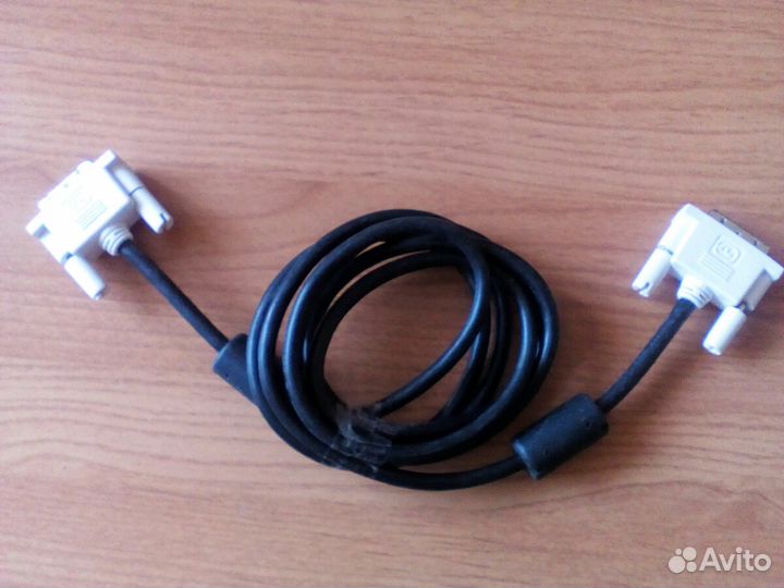 Разные компьютерные адаптеры и кабеля