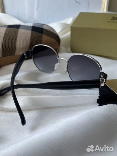 Солнцезащитные очки Burberry