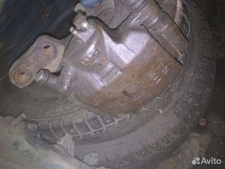 Поворотный кулак Субару