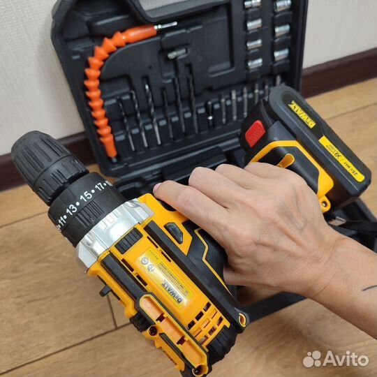 Шуруповерт Dewalt 26V новый ударный
