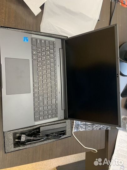 Ноутбук i3 1220p