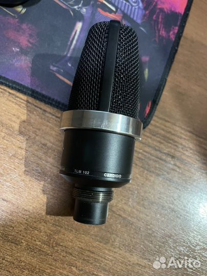 Студийный микрофон neumann