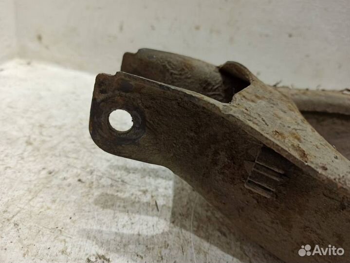 Рычаг задний нижний правый