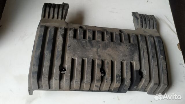 Крышка двигателя Mitsubishi Galant 8