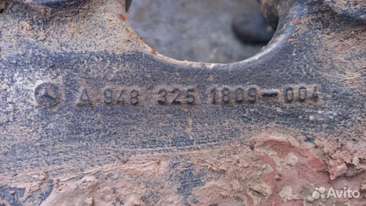 Кронштейн реактивной тяги задний левый