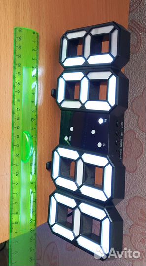 Часы электронные настольные,новые