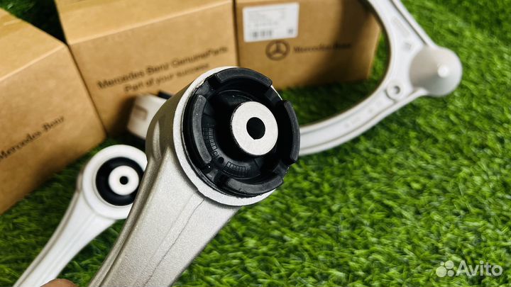 Рычаг поперечный Mercedes A2053305501,A2053305601