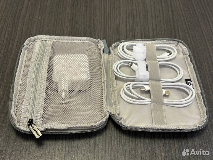 Зарядное устройство и кабели для Apple. Набор