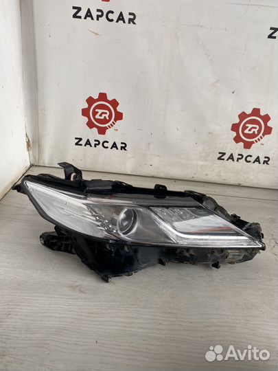 Toyota Camry V70 Фара правая