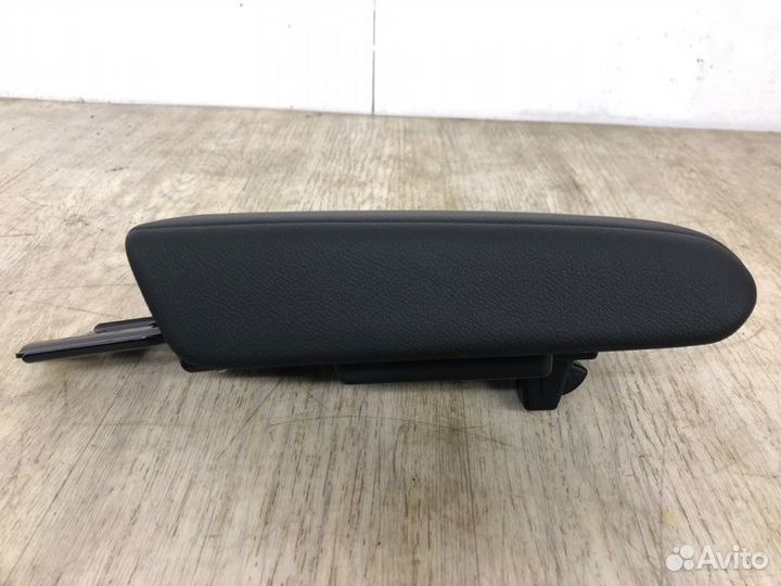 Подлокотник передний Renault Arcana