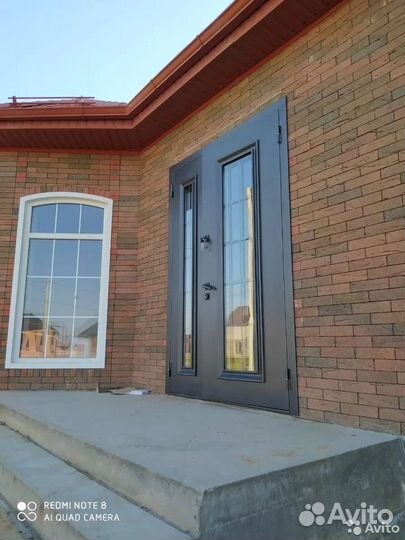Дверь входная со стеклом