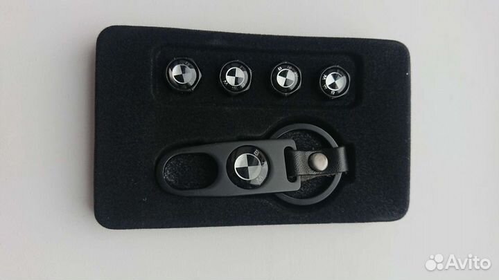 Набор BMW брелок + колпачки на нипель