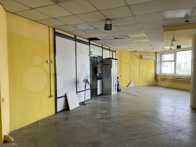 Помещение под парикмахерскую, ателье, услуги 35 м²