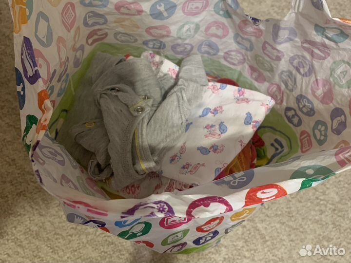 Отдам пакет вещей на девочку 1-2 года