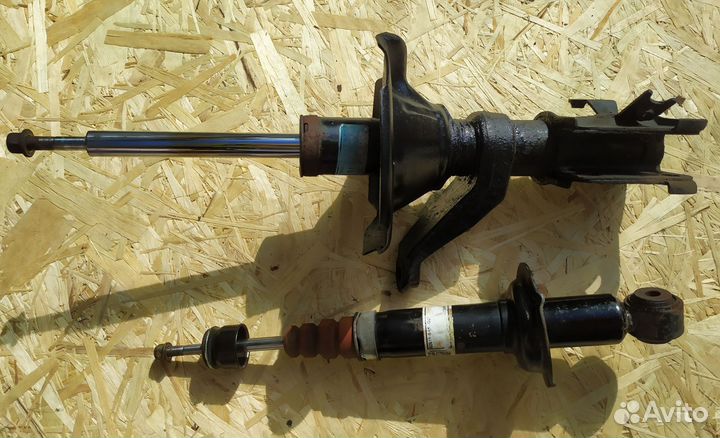 Стойки амортизатора задние honda civic eu es