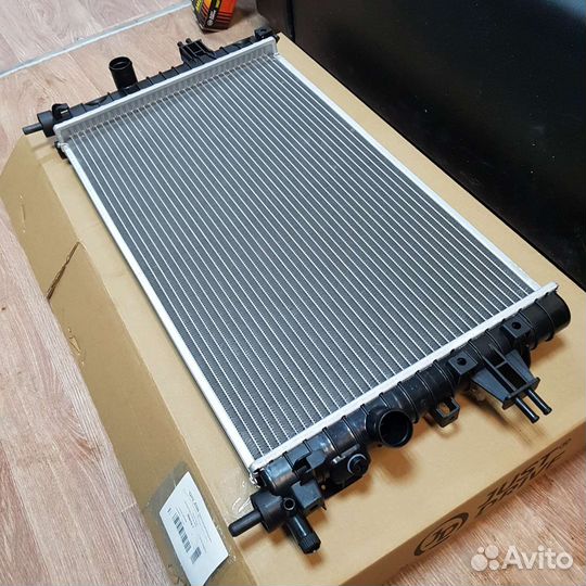 Радиатор охлаждения Opel Astra H, Zafira B