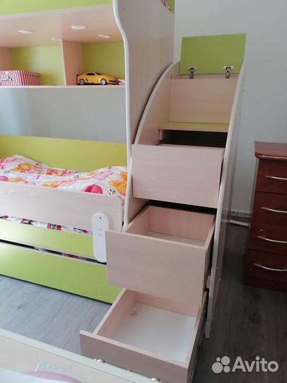 Продам двухярусную кровать