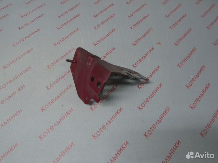 Nissan 62293-AU330 Кронштейн левый