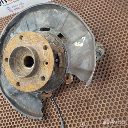 Задний левый кулак BMW e90 e92 e81 e82 e87