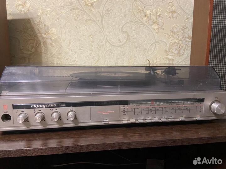 Проигрыватель виниловых пластинок