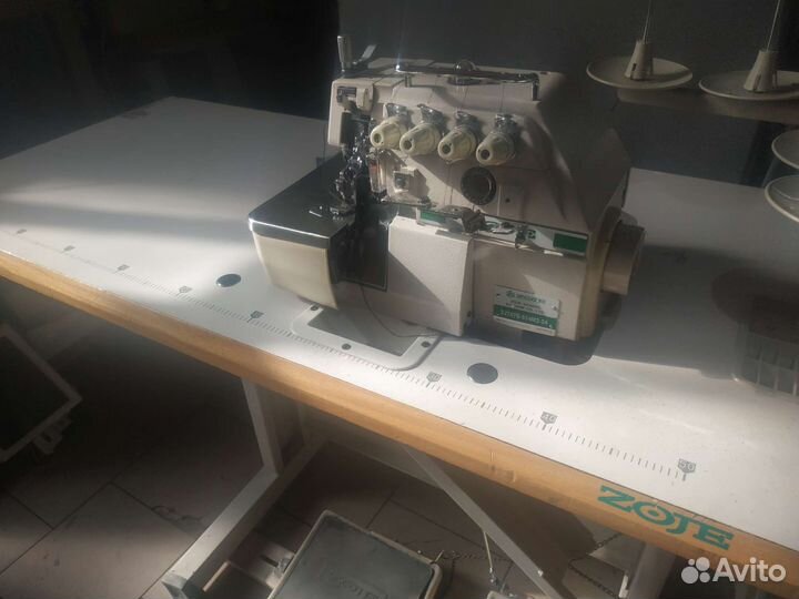 Оверлок четырехниточный Zoje