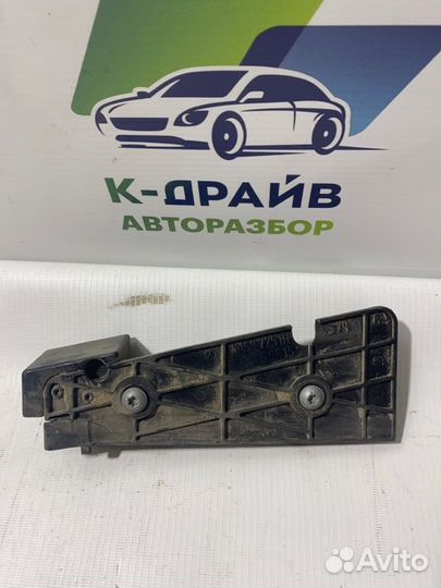 Направляющая стекла двери передняя Mercedes W168