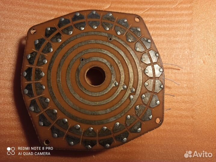 Деталь переключателя с разъемами