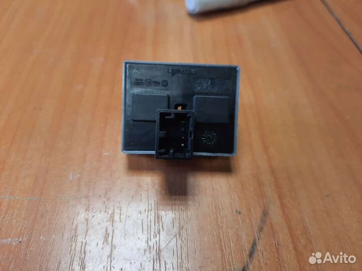 Блок управления стеклоподъемниками polo mk4