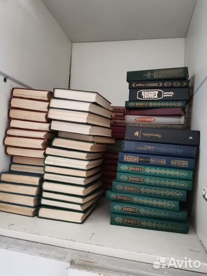 Много книг. Разные