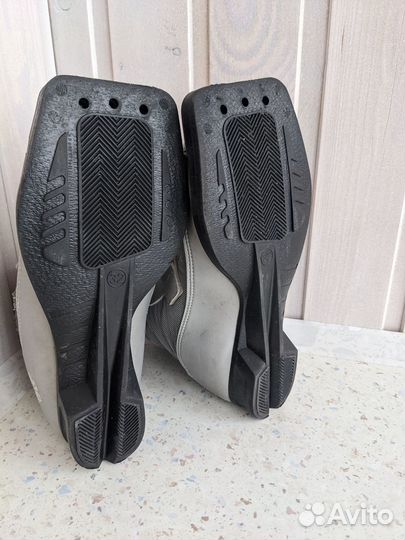 Продам лыжные ботинки детские