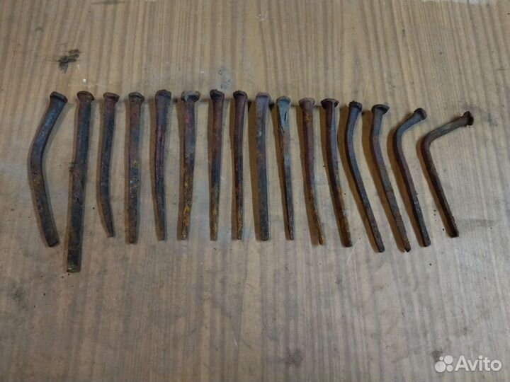 Гвозди кованые старинные