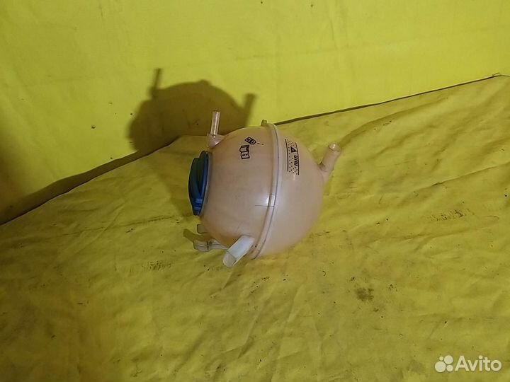 Бачок расширительный VW Tiguan/Passat/Jetta/Golf