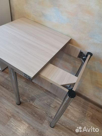 Кухонный стол