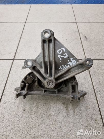 Подушка коробки Рено Дастер 13 год